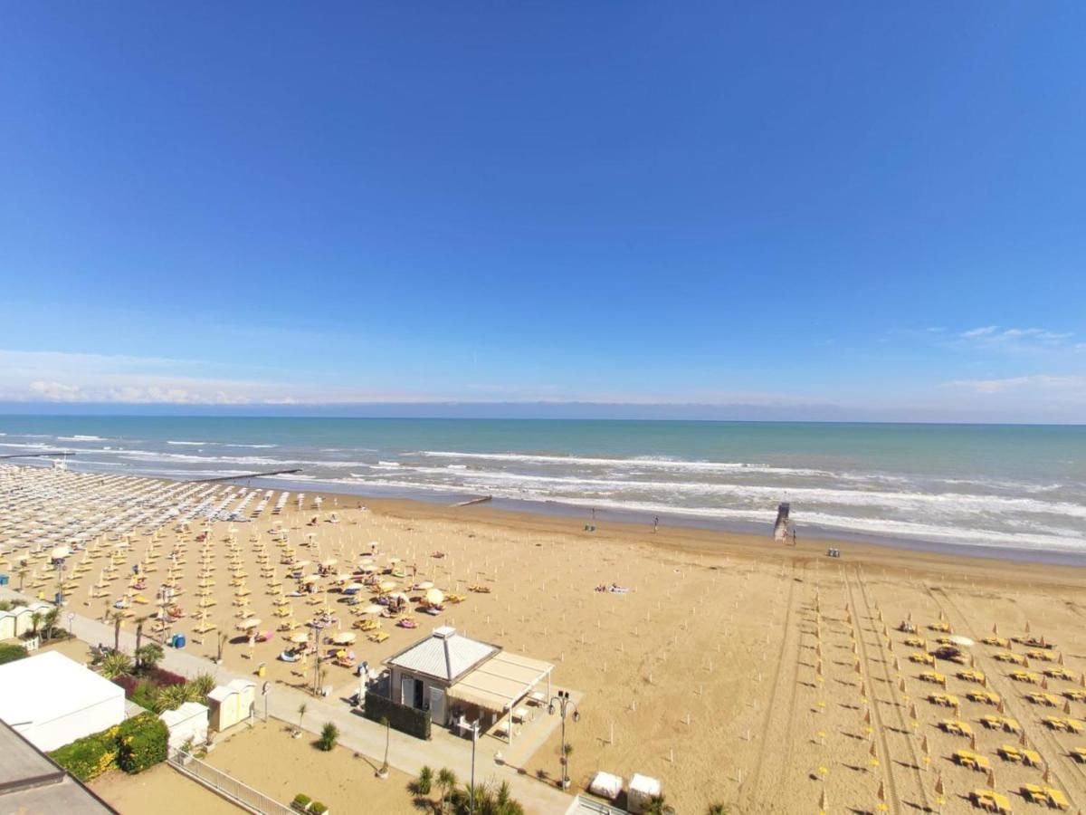 La Torre - Frontemare - Immobil Relax Villa Lido di Jesolo Bagian luar foto
