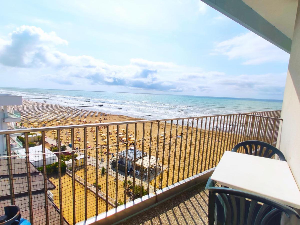 La Torre - Frontemare - Immobil Relax Villa Lido di Jesolo Bagian luar foto