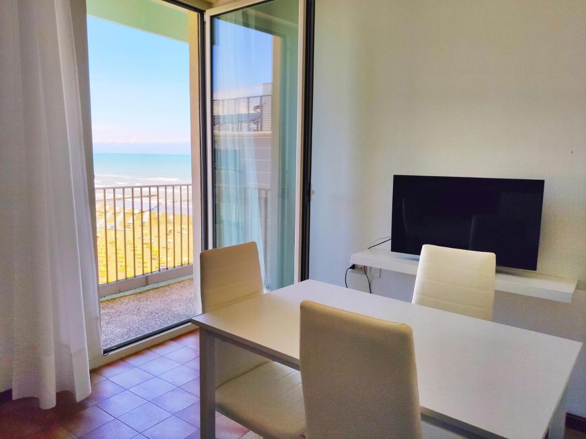 La Torre - Frontemare - Immobil Relax Villa Lido di Jesolo Bagian luar foto